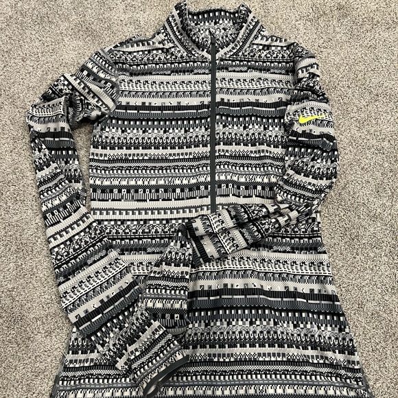 Nike Pro Drifit Half Zip - Picture 1 of 3